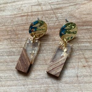 βοΈ Wood Gold Fleck Resin Hanging Earrings